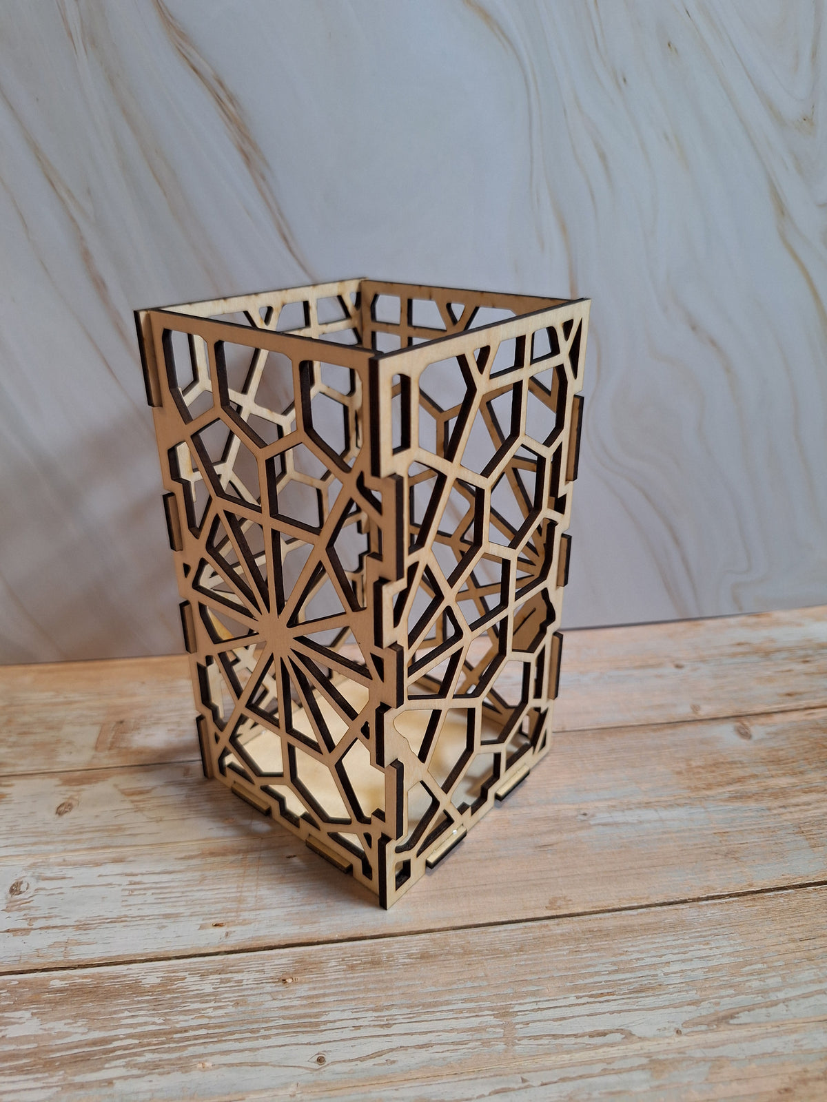 ✏️ Porte-crayons en bois – Motif géométrique