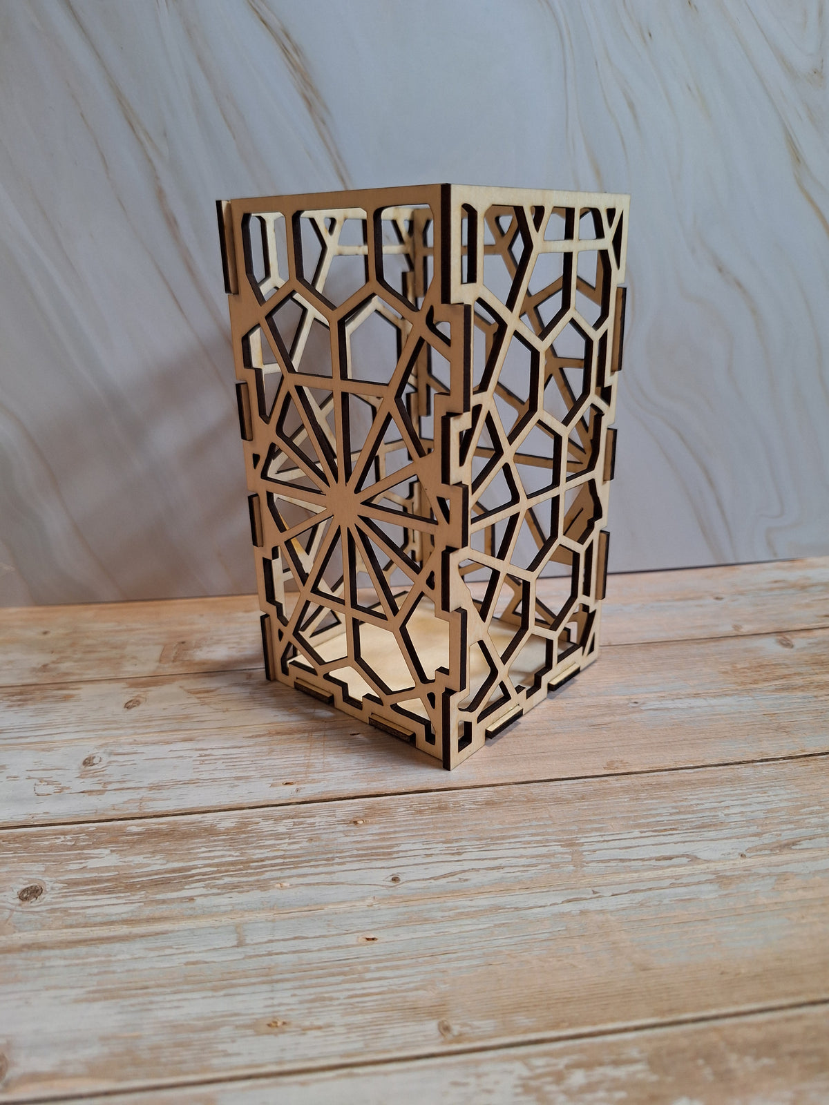 ✏️ Porte-crayons en bois – Motif géométrique